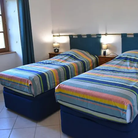 Ancienne Ferme Tranquille En Haute Ardeche بيت للعطل *
